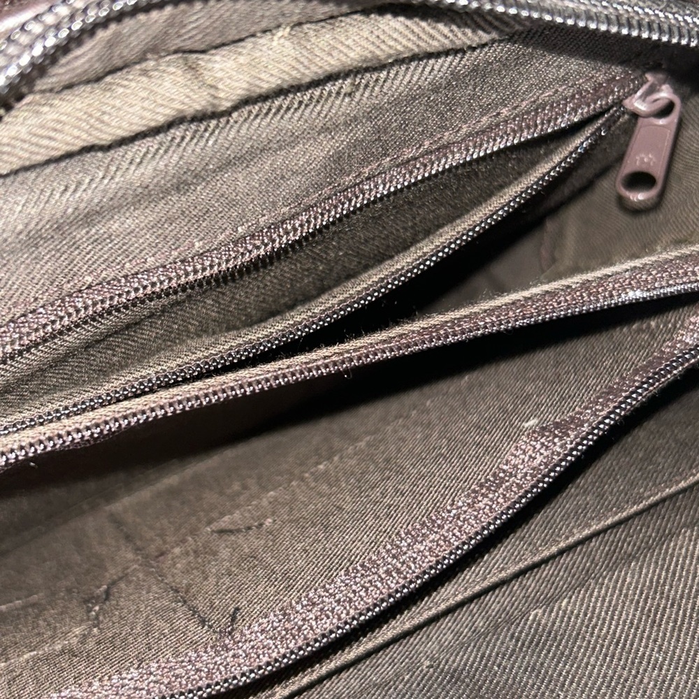 Pre loved chocolate brown Leather crossbody Bag - Picture 11 of 17